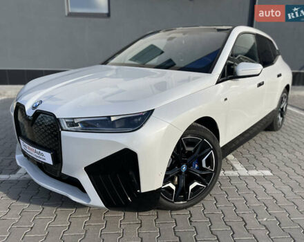 Белый БМВ iX, объемом двигателя 0 л и пробегом 19 тыс. км за 80000 $, фото 12 на Automoto.ua