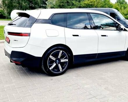 Белый БМВ iX, объемом двигателя 0 л и пробегом 55 тыс. км за 61500 $, фото 22 на Automoto.ua