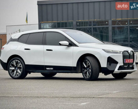Белый БМВ iX, объемом двигателя 0 л и пробегом 32 тыс. км за 48900 $, фото 4 на Automoto.ua