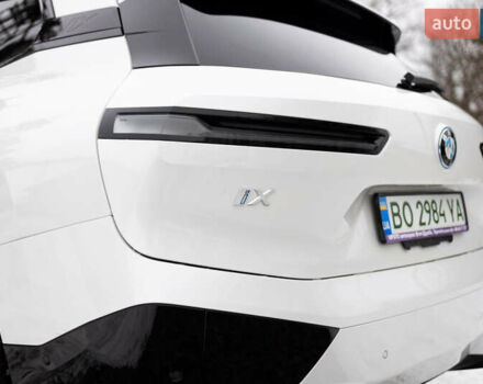 Білий БМВ iX, об'ємом двигуна 0 л та пробігом 3 тис. км за 61000 $, фото 10 на Automoto.ua