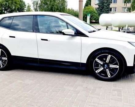 Белый БМВ iX, объемом двигателя 0 л и пробегом 55 тыс. км за 61500 $, фото 15 на Automoto.ua