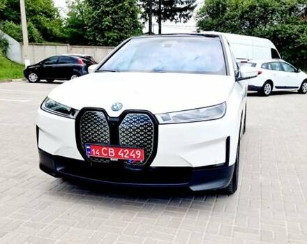 Белый БМВ iX, объемом двигателя 0 л и пробегом 55 тыс. км за 61500 $, фото 5 на Automoto.ua