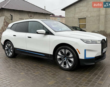 Белый БМВ iX, объемом двигателя 0 л и пробегом 10 тыс. км за 63000 $, фото 4 на Automoto.ua