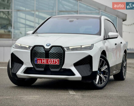 Белый БМВ iX, объемом двигателя 0 л и пробегом 32 тыс. км за 48900 $, фото 1 на Automoto.ua