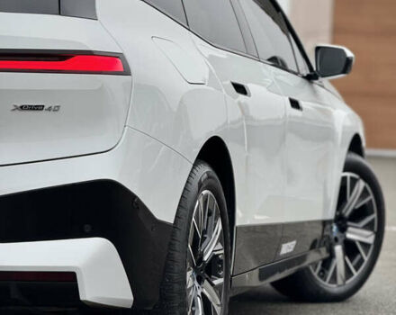 Белый БМВ iX, объемом двигателя 0 л и пробегом 32 тыс. км за 48900 $, фото 9 на Automoto.ua