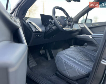 Белый БМВ iX, объемом двигателя 0 л и пробегом 19 тыс. км за 80000 $, фото 28 на Automoto.ua