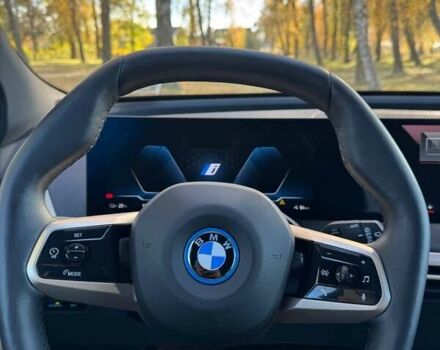 Белый БМВ iX, объемом двигателя 0 л и пробегом 22 тыс. км за 50100 $, фото 5 на Automoto.ua