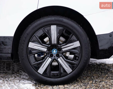 Білий БМВ iX, об'ємом двигуна 0 л та пробігом 3 тис. км за 61000 $, фото 36 на Automoto.ua