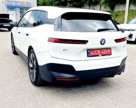Белый БМВ iX, объемом двигателя 0 л и пробегом 55 тыс. км за 61500 $, фото 31 на Automoto.ua
