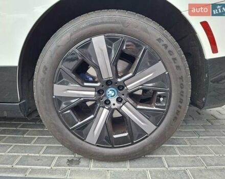 Белый БМВ iX, объемом двигателя 0 л и пробегом 8 тыс. км за 63900 $, фото 23 на Automoto.ua