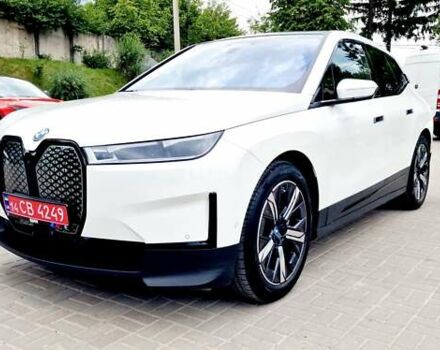 Белый БМВ iX, объемом двигателя 0 л и пробегом 55 тыс. км за 61500 $, фото 47 на Automoto.ua