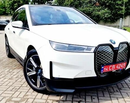 Белый БМВ iX, объемом двигателя 0 л и пробегом 55 тыс. км за 61500 $, фото 121 на Automoto.ua