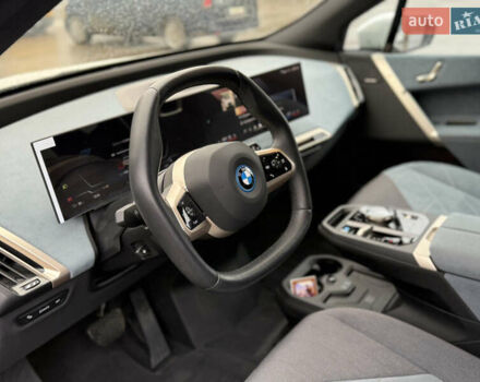 Белый БМВ iX, объемом двигателя 0 л и пробегом 1 тыс. км за 65000 $, фото 21 на Automoto.ua