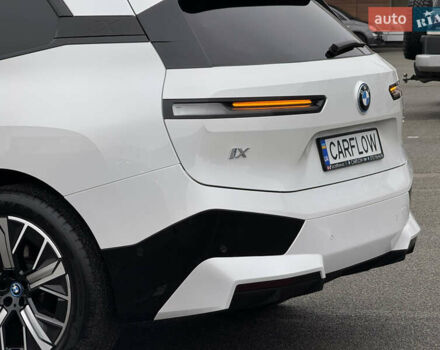 Белый БМВ iX, объемом двигателя 0 л и пробегом 32 тыс. км за 48900 $, фото 48 на Automoto.ua