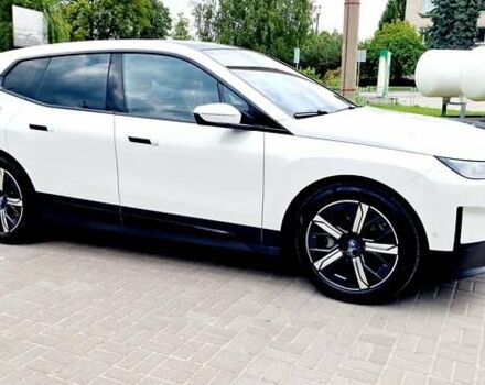 Белый БМВ iX, объемом двигателя 0 л и пробегом 55 тыс. км за 61500 $, фото 14 на Automoto.ua