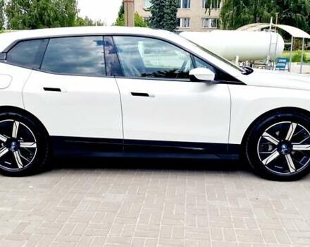 Белый БМВ iX, объемом двигателя 0 л и пробегом 55 тыс. км за 61500 $, фото 17 на Automoto.ua