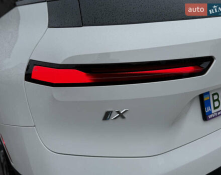 Белый БМВ iX, объемом двигателя 0 л и пробегом 10 тыс. км за 63000 $, фото 15 на Automoto.ua