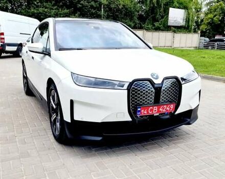 Белый БМВ iX, объемом двигателя 0 л и пробегом 55 тыс. км за 61500 $, фото 9 на Automoto.ua