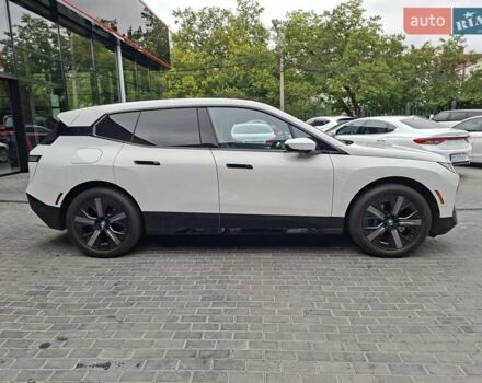 Белый БМВ iX, объемом двигателя 0 л и пробегом 8 тыс. км за 63900 $, фото 2 на Automoto.ua