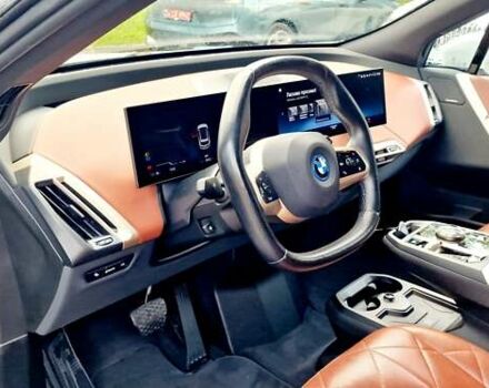 Белый БМВ iX, объемом двигателя 0 л и пробегом 55 тыс. км за 61500 $, фото 53 на Automoto.ua