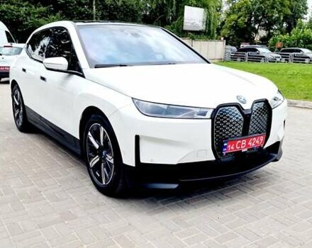 Белый БМВ iX, объемом двигателя 0 л и пробегом 55 тыс. км за 61500 $, фото 10 на Automoto.ua