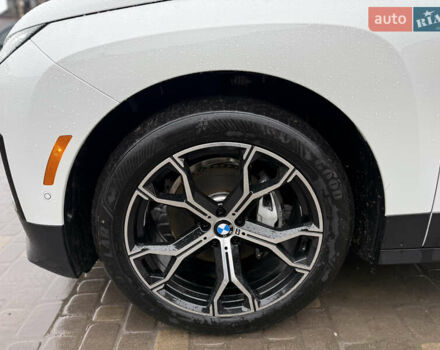 Белый БМВ iX, объемом двигателя 0 л и пробегом 5 тыс. км за 63000 $, фото 13 на Automoto.ua