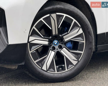 Белый БМВ iX, объемом двигателя 0 л и пробегом 32 тыс. км за 48900 $, фото 19 на Automoto.ua