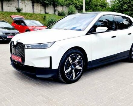 Белый БМВ iX, объемом двигателя 0 л и пробегом 55 тыс. км за 61500 $, фото 1 на Automoto.ua