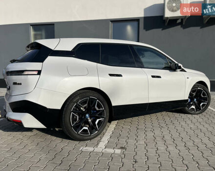 Белый БМВ iX, объемом двигателя 0 л и пробегом 19 тыс. км за 80000 $, фото 6 на Automoto.ua