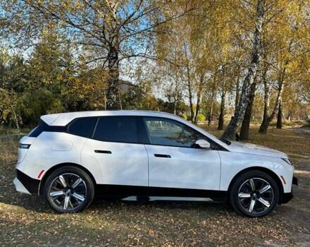 Белый БМВ iX, объемом двигателя 0 л и пробегом 22 тыс. км за 50100 $, фото 2 на Automoto.ua
