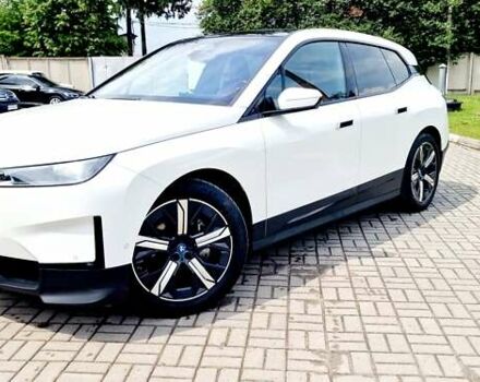 Белый БМВ iX, объемом двигателя 0 л и пробегом 55 тыс. км за 59999 $, фото 109 на Automoto.ua