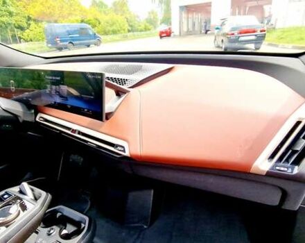 Белый БМВ iX, объемом двигателя 0 л и пробегом 55 тыс. км за 61500 $, фото 78 на Automoto.ua
