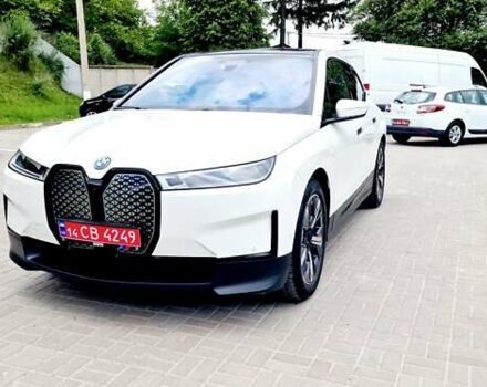 Белый БМВ iX, объемом двигателя 0 л и пробегом 55 тыс. км за 61500 $, фото 4 на Automoto.ua