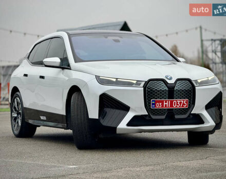 Белый БМВ iX, объемом двигателя 0 л и пробегом 32 тыс. км за 48900 $, фото 3 на Automoto.ua