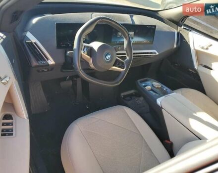 Белый БМВ iX, объемом двигателя 0 л и пробегом 19 тыс. км за 20000 $, фото 7 на Automoto.ua