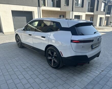 Білий БМВ iX, об'ємом двигуна 0 л та пробігом 2 тис. км за 61000 $, фото 2 на Automoto.ua