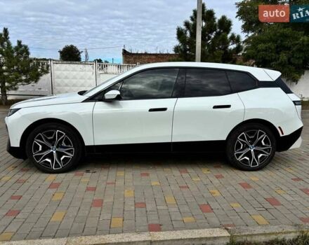 Білий БМВ iX, об'ємом двигуна 0 л та пробігом 2 тис. км за 60800 $, фото 8 на Automoto.ua