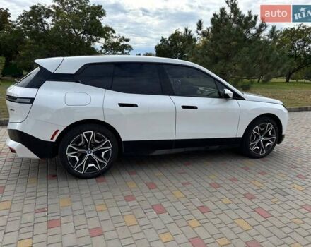 Білий БМВ iX, об'ємом двигуна 0 л та пробігом 2 тис. км за 60800 $, фото 3 на Automoto.ua