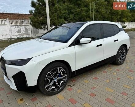 Білий БМВ iX, об'ємом двигуна 0 л та пробігом 2 тис. км за 60800 $, фото 9 на Automoto.ua