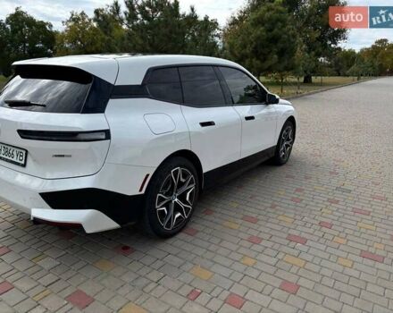 Білий БМВ iX, об'ємом двигуна 0 л та пробігом 2 тис. км за 60800 $, фото 4 на Automoto.ua