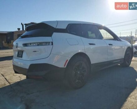 Белый БМВ iX, объемом двигателя 0 л и пробегом 19 тыс. км за 20000 $, фото 2 на Automoto.ua