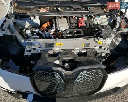 Белый БМВ iX, объемом двигателя 0 л и пробегом 19 тыс. км за 20000 $, фото 11 на Automoto.ua