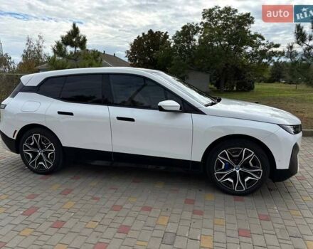 Білий БМВ iX, об'ємом двигуна 0 л та пробігом 2 тис. км за 60800 $, фото 2 на Automoto.ua