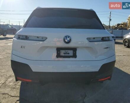 Белый БМВ iX, объемом двигателя 0 л и пробегом 19 тыс. км за 20000 $, фото 5 на Automoto.ua
