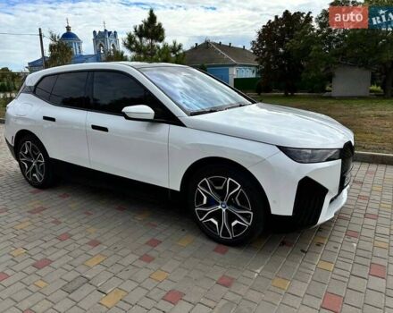 Білий БМВ iX, об'ємом двигуна 0 л та пробігом 2 тис. км за 60800 $, фото 1 на Automoto.ua