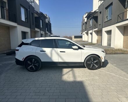 Білий БМВ iX, об'ємом двигуна 0 л та пробігом 2 тис. км за 61000 $, фото 4 на Automoto.ua