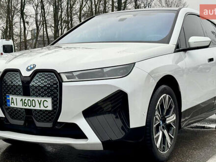 Белый БМВ iX, объемом двигателя 0 л и пробегом 31 тыс. км за 46000 $, фото 1 на Automoto.ua
