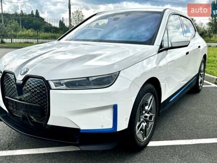 Белый БМВ iX, объемом двигателя 0 л и пробегом 56 тыс. км за 47999 $, фото 1 на Automoto.ua