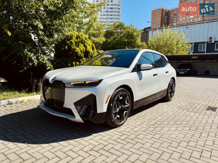 БМВ iX 2022 в Одессе на Automoto.ua Белый БМВ iX, объемом двигателя 0 л и пробегом 33 тыс. км за 56400 $, фото 1 на Automoto.ua