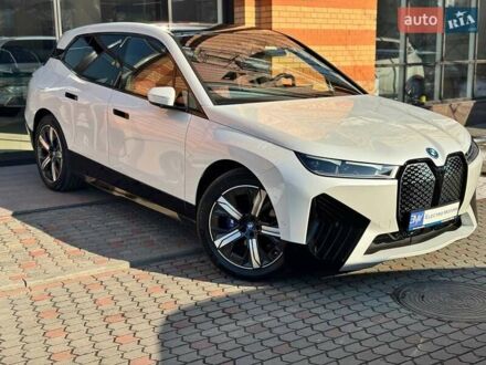БМВ iX 2022 в Киеве на Automoto.ua Белый БМВ iX, объемом двигателя 0 л и пробегом 3 тыс. км за 71000 $, фото 1 на Automoto.ua
